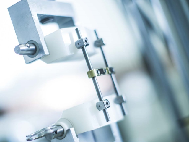 脊柱植入物测试640x480